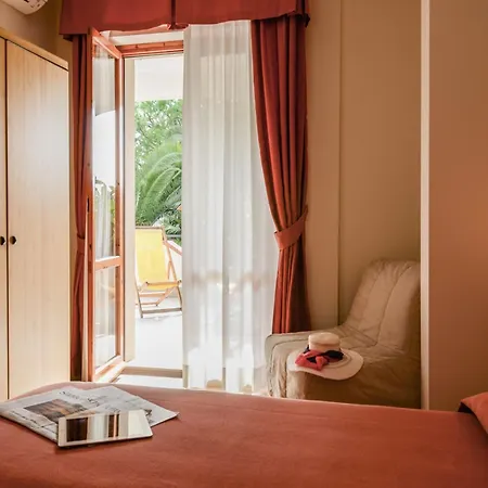 For 5 Guests In *