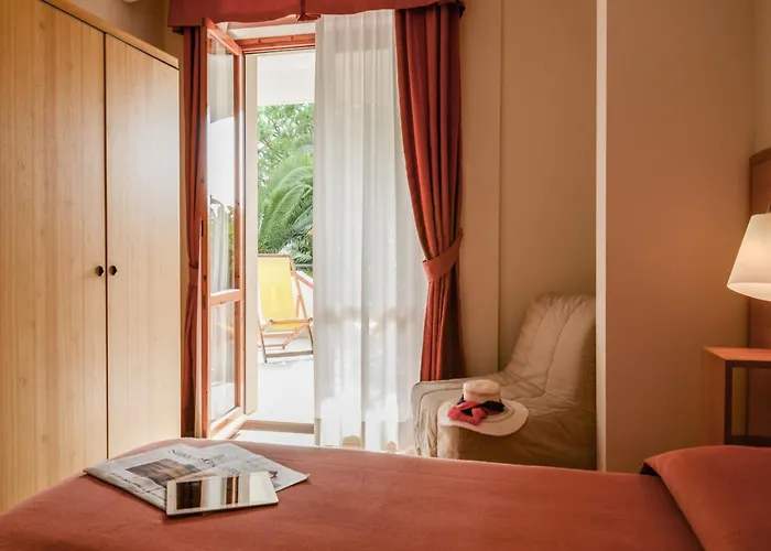 For 5 Guests In *