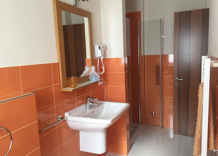 For 5 Guests In Apartment