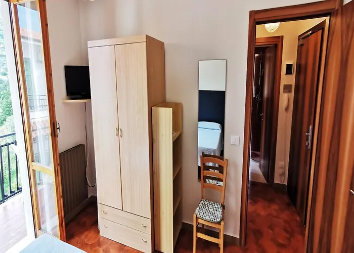 For 5 Guests In Apartment Pietra Ligure